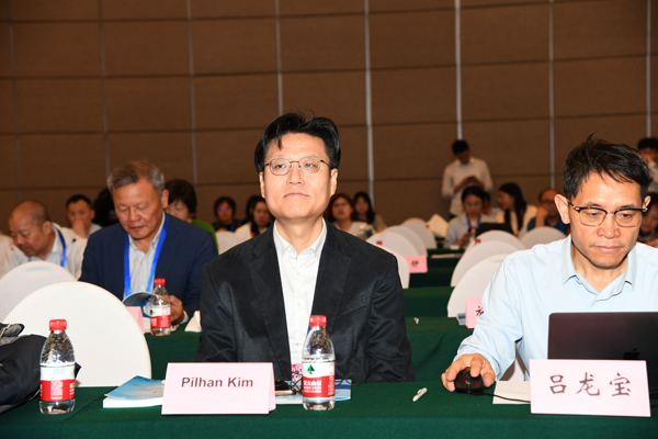 参会专家.jpg