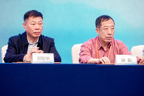 会议主持人2.jpg