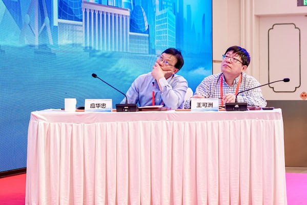 会议主持人3.jpg