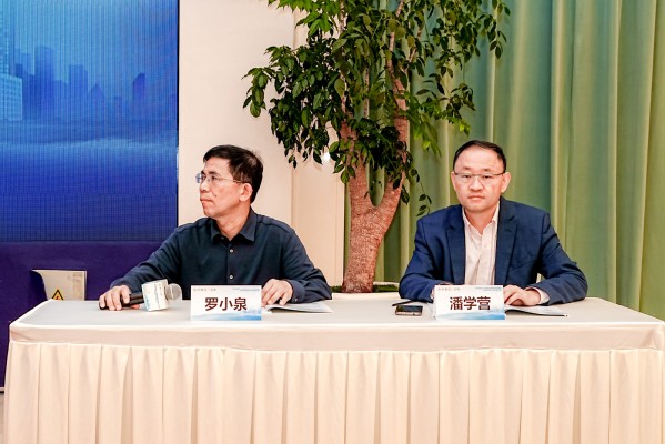 会议主持人8.jpg