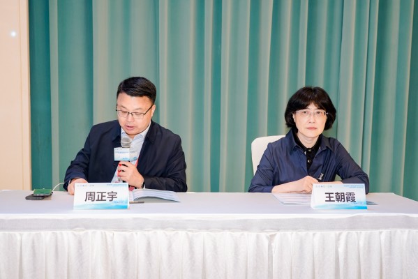 会议主持人9.jpg