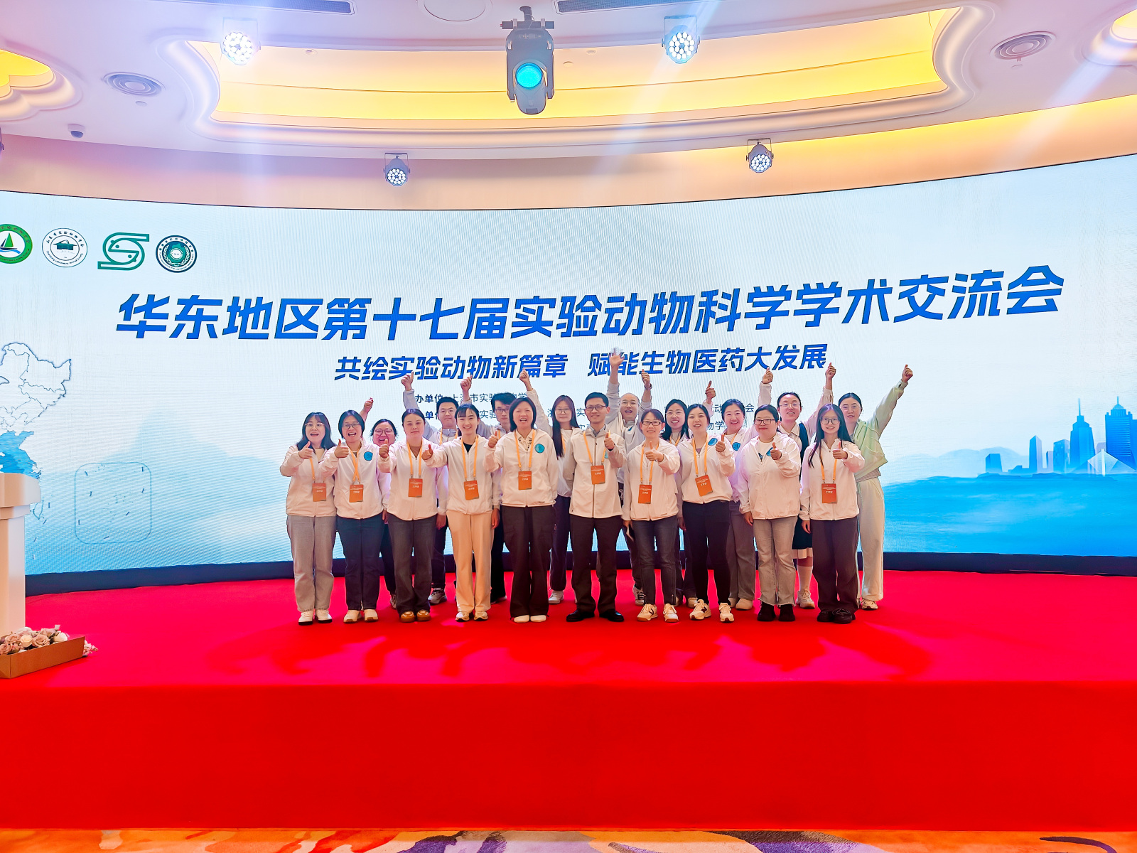 参会代表合影1.jpg