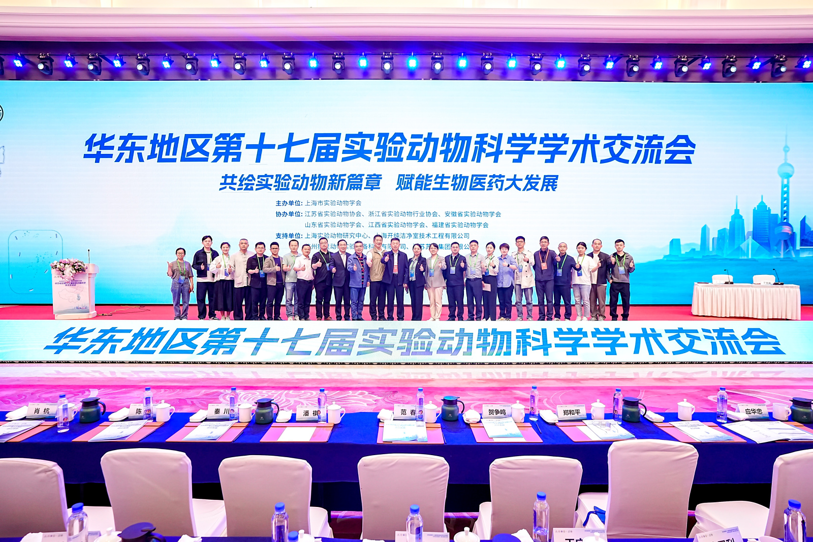 各省参会代表合影3.jpg